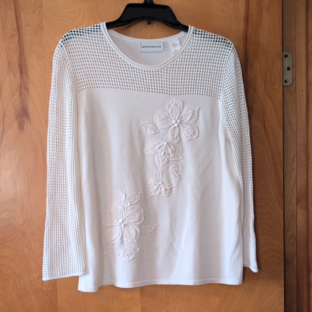 Alfred Dunner White Floral Embroidered Long Sleeve Top